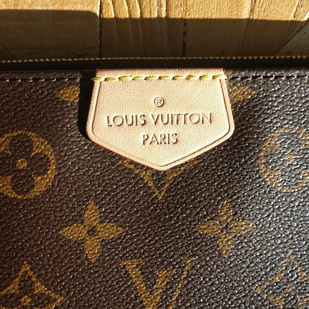 Authentic Louis Vuitton Large Multi Pochette - Picture 2 of 8